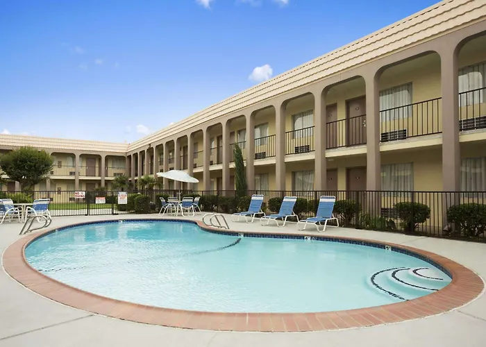 Motel: Days Inn By Wyndham Dallas Irving